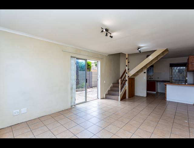 2 BEDROOM FREEHOLD SOLD IN GLENWOOD